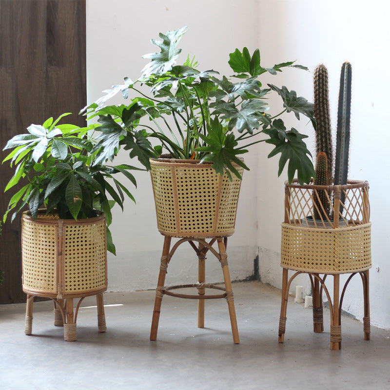 Stilvoller Pflanzenständer aus Rattan Karnz