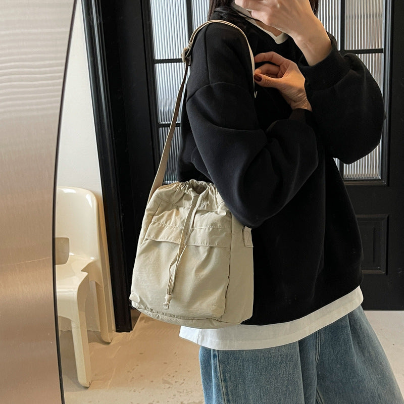Lässige Kordelzug-Eimer-Tasche Karnz
