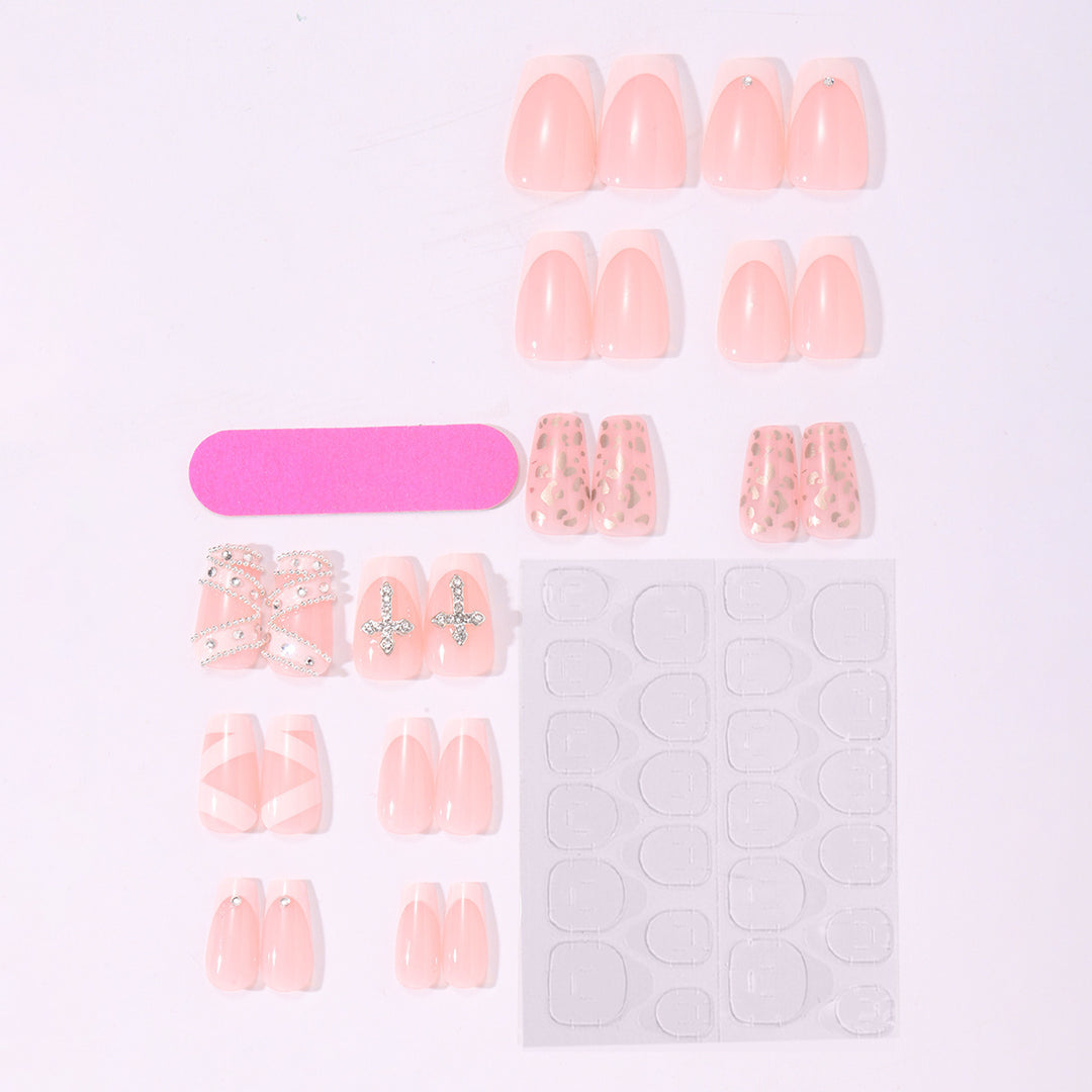 Elegante Nagelkunst mit Glitzer-Design Karnz