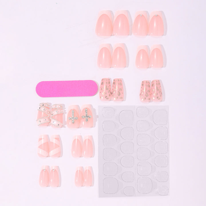 Elegante Nagelkunst mit Glitzer-Design Karnz
