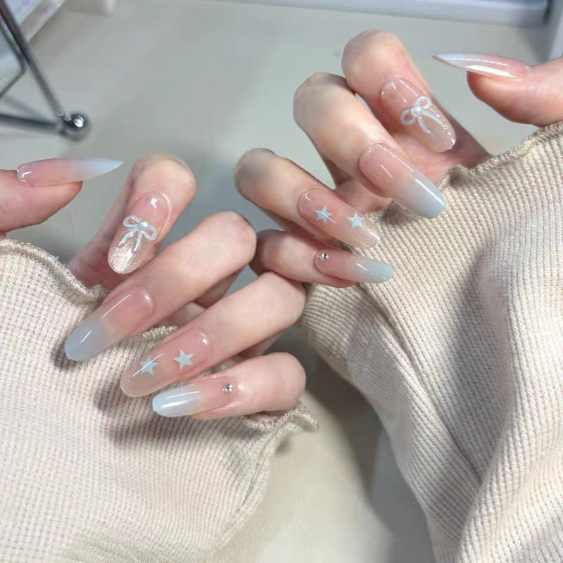 Dekoratives Press-On Nagelkunst-Set mit Schleife und Farbverlaufdetails Karnz