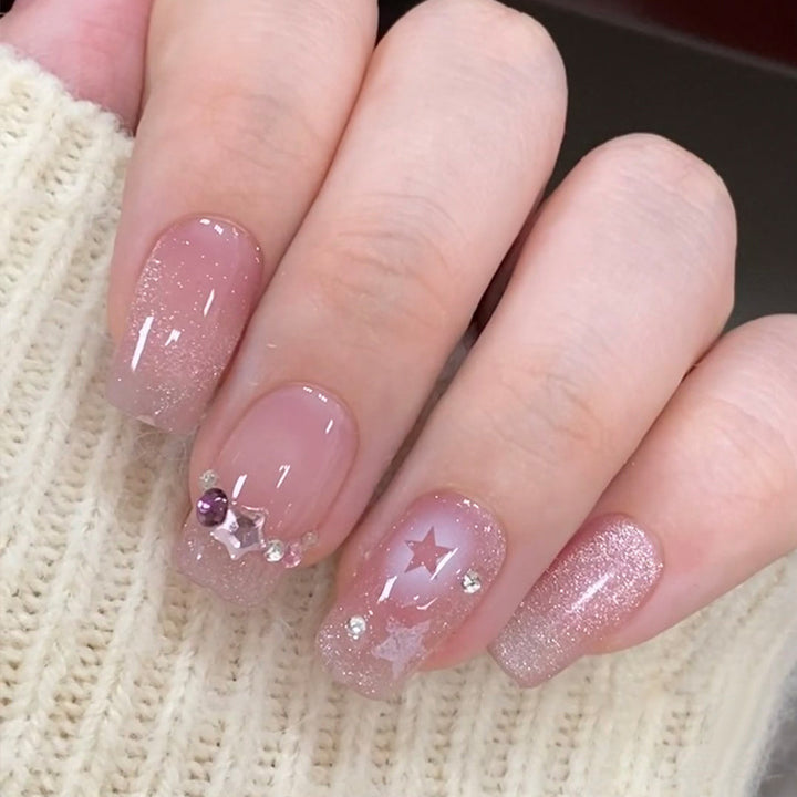Glamouröse Design-Nägel Karnz