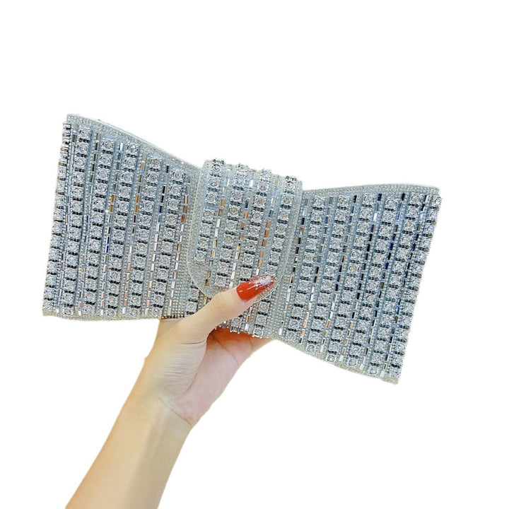 Glamouröse, mit Rhinestones besetzte Abend-Clutch