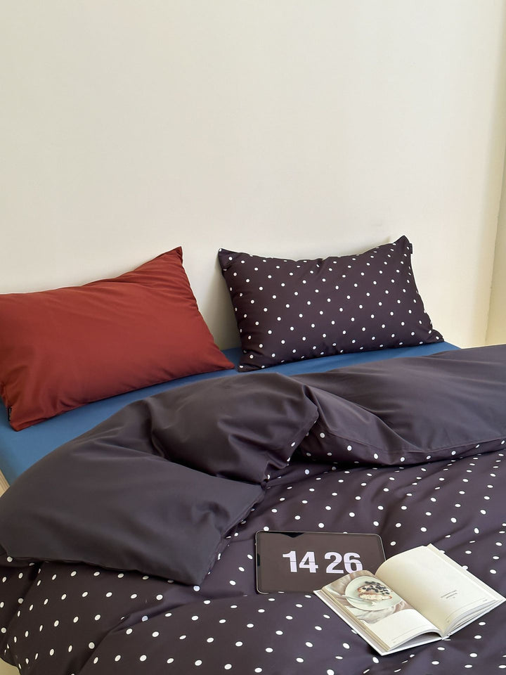 Gepunktete Bettwäschegarnitur aus Baumwoll‑Satin mit extra weichem Griff