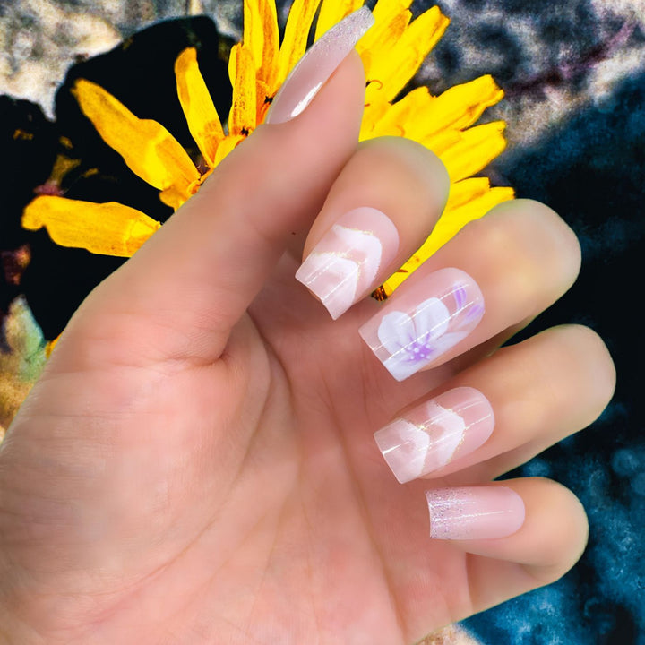 Elegantes Floral Press-On Nagelkunst Set