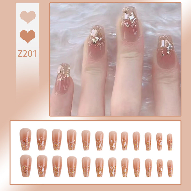 Kunstnägel mit glamorous Glitzerakzenten Karnz