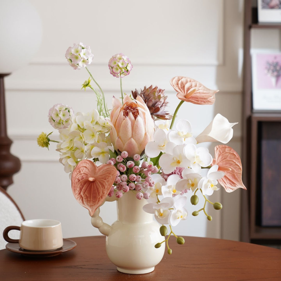 Lebensechte Blumenvasenarrangement