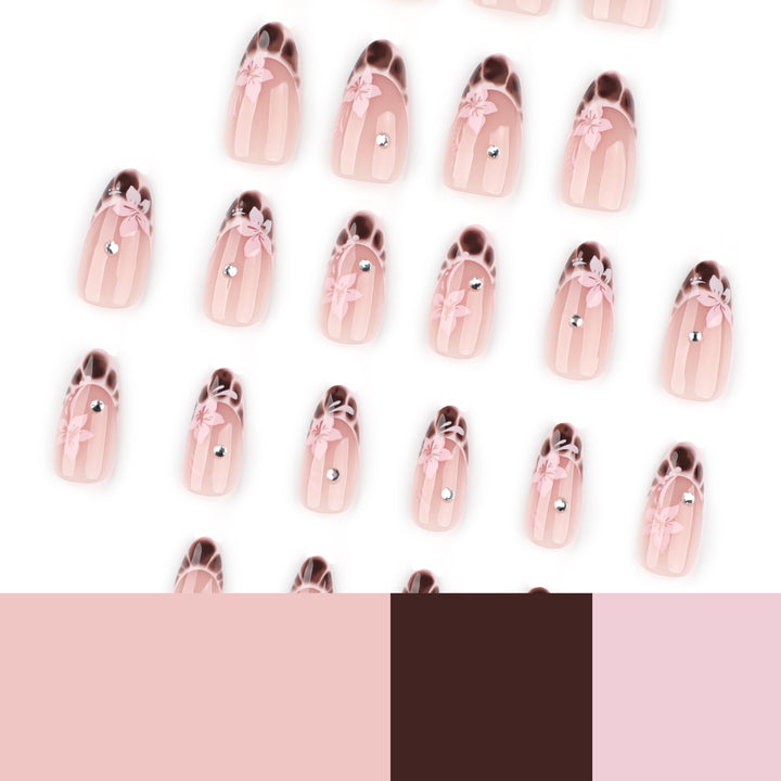 Elegante Künstliche Nagelkunst mit floralem Design und Glitzerakzenten Karnz