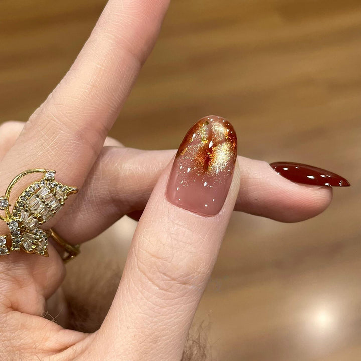 Künstliche Nagelspitzen mit Goldenen Akzenten Karnz