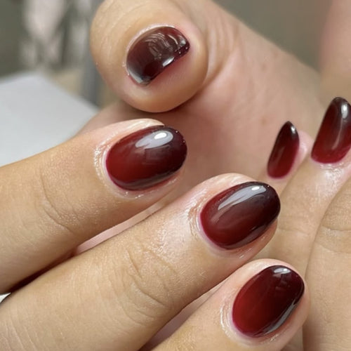 Künstliche Nagelkunst mit elegantem Ombre-Effekt Karnz