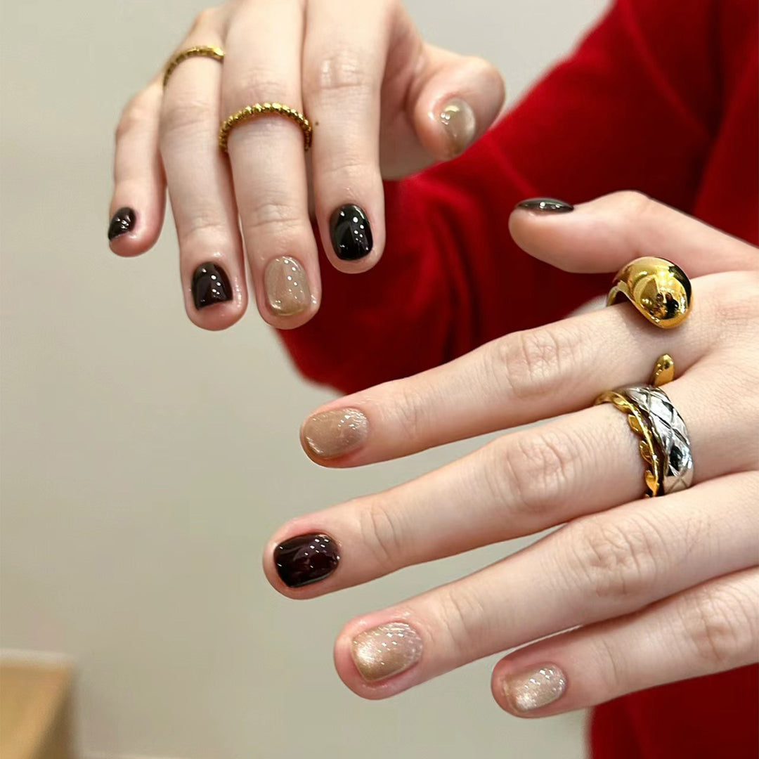 Kunstvolle Nagelverlängerungen mit elegantem Glitzer- und Ombre-Design Karnz