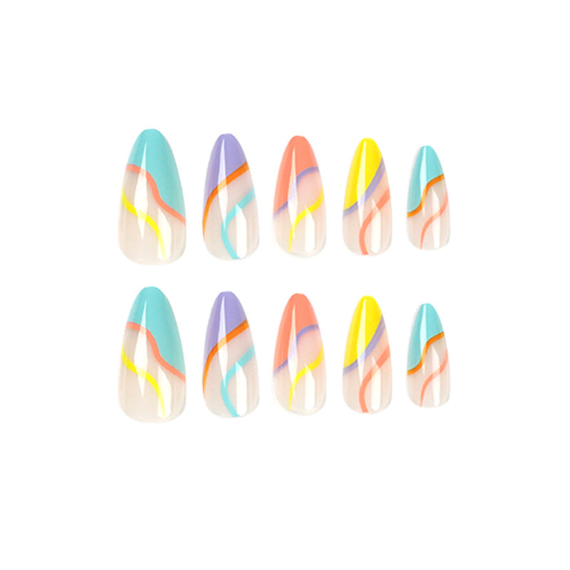 Künstliche Nagelverlängerungen mit stylischem Farbverlauf und modernen Designs Karnz