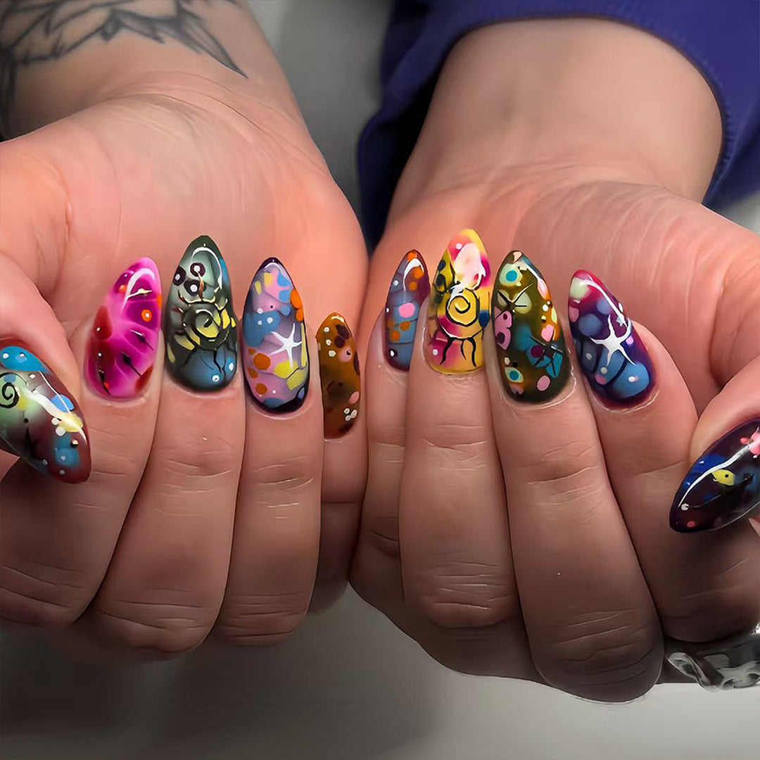 Kunstfingernägel mit Handgefertigten Designs Karnz
