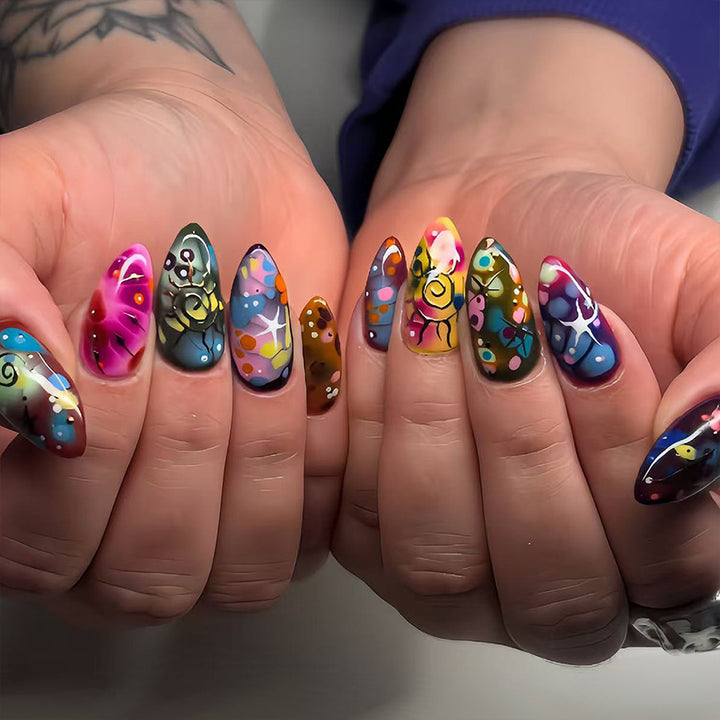 Kunstfingernägel mit Handgefertigten Designs Karnz