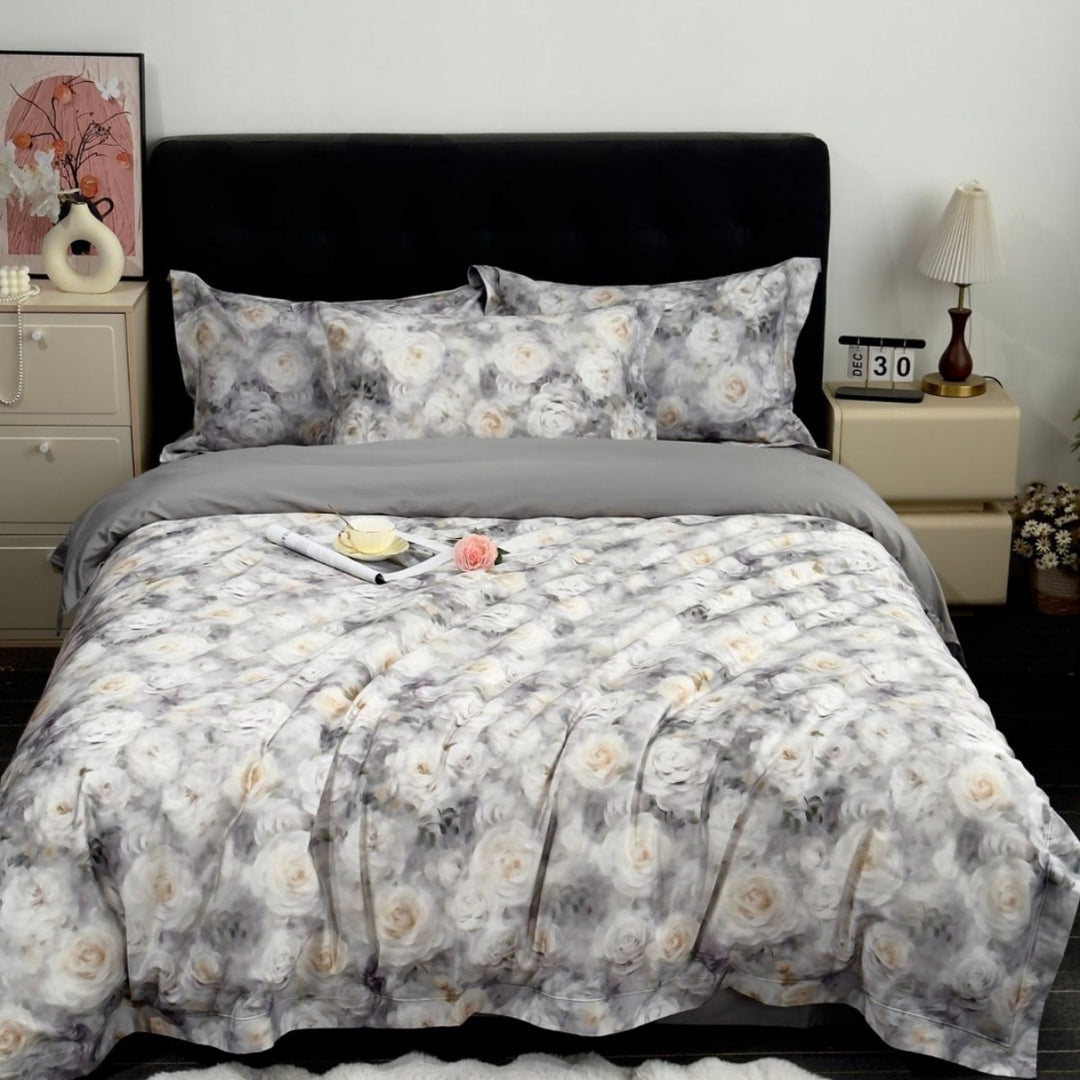 Satin-Bettwäsche-Garnitur mit zartem Blumen- und Schmetterlingsprint und Wendefunktion