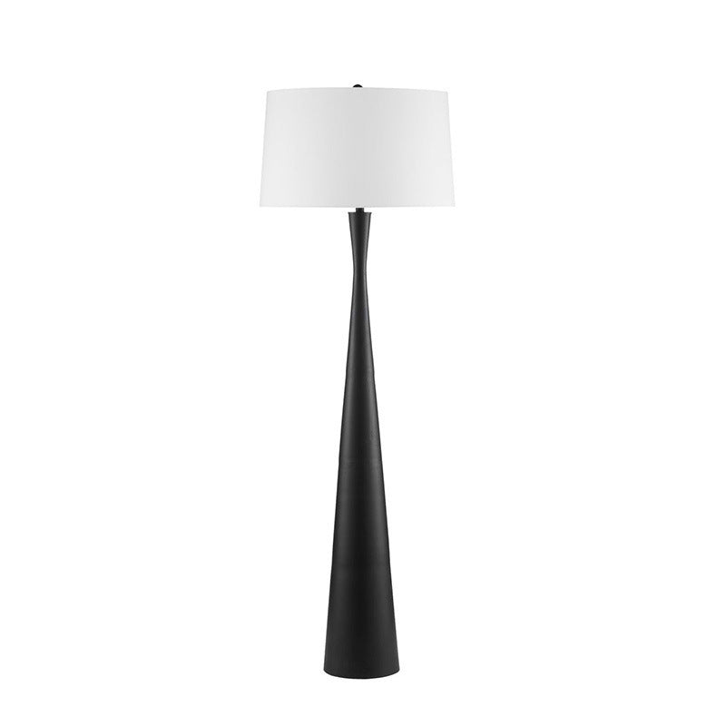 Moderne Stehlampe mit verstellbarem Lampenschirm
