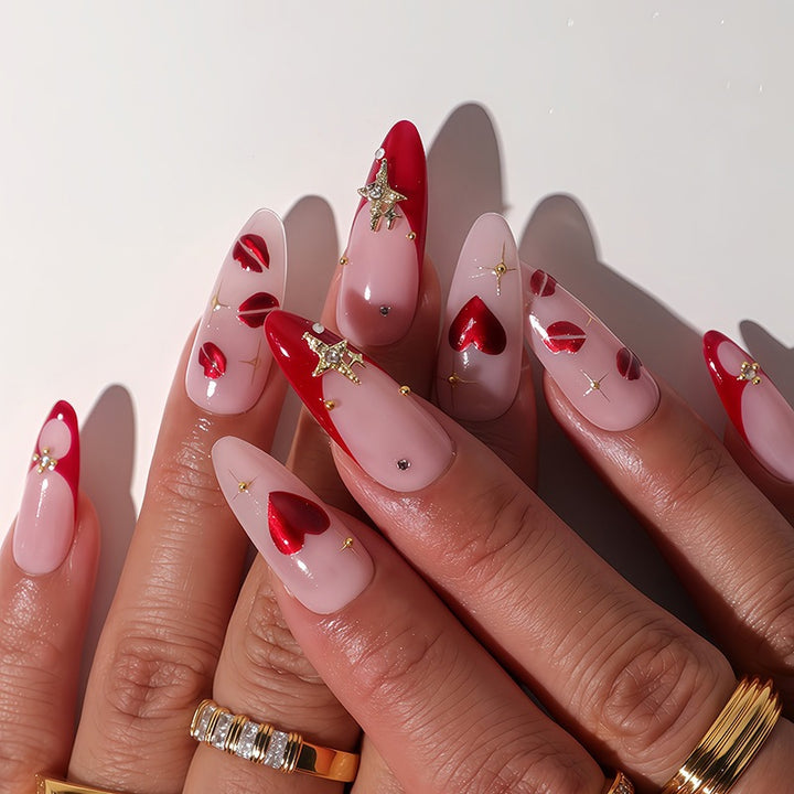 Kreatives Kunstnagelset mit Herzen- und Glitzer-Design Karnz