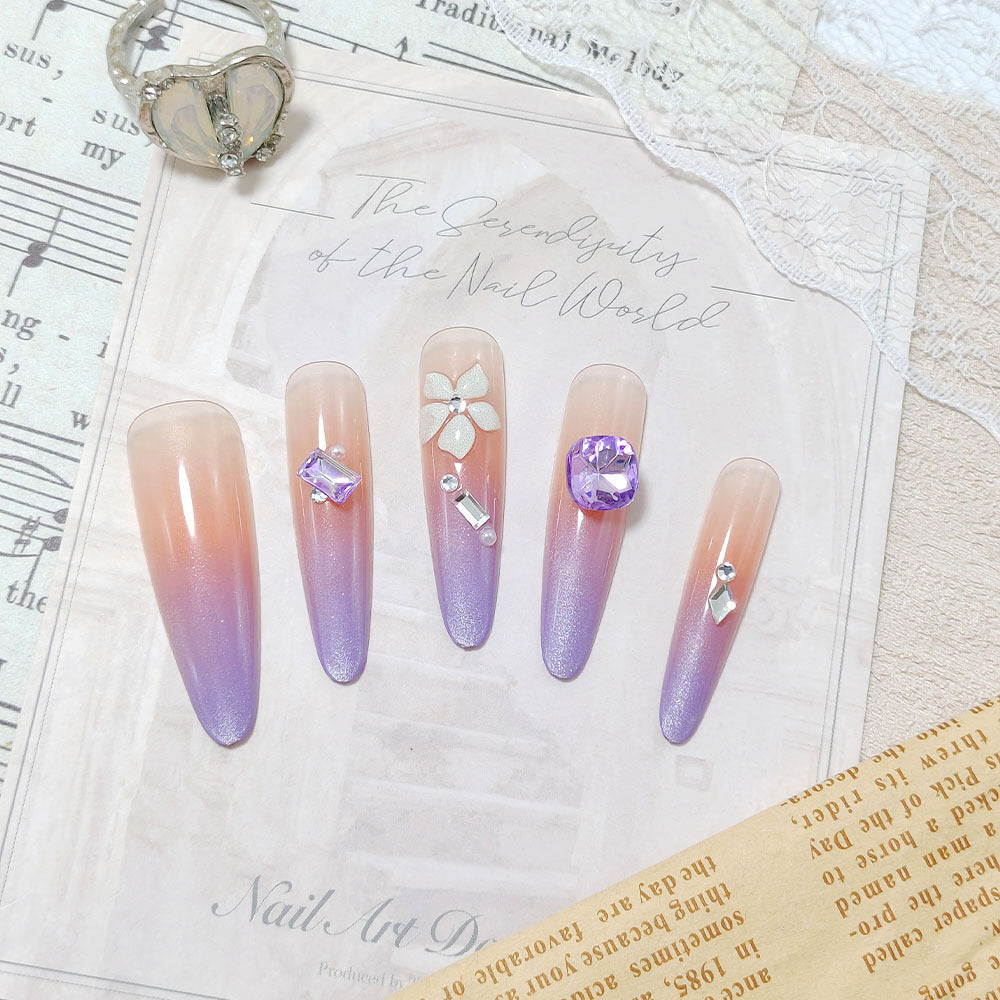 Kreatives Kunstnagel-Set mit Glitzer- und Blumendesign Karnz