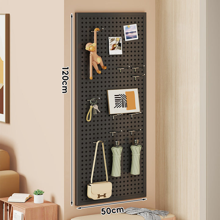Wandmontiertes Lochplatten-Organisationspaneel mit modularen Haken