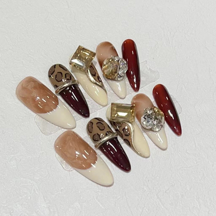 Stiletto Press-On Nagelkunst Set mit dekorativen Edelsteinakzenten Karnz