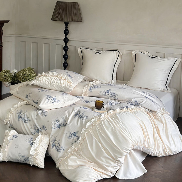 Bettwäsche-Garnitur im Vintage-Floralmotiv mit gerafftem Volant und Schleifen-Kissenhülle