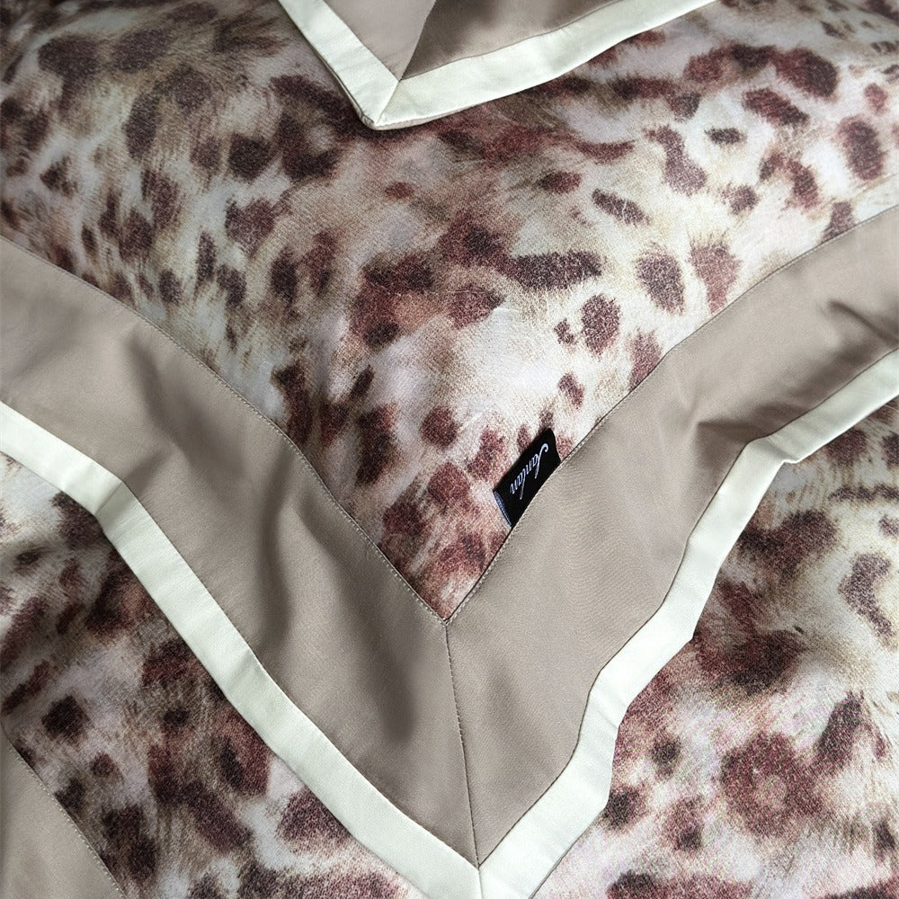 U reversibles Satinbesatz Leopardenmuster Bettwäsche Set mit Kissenbezügen
