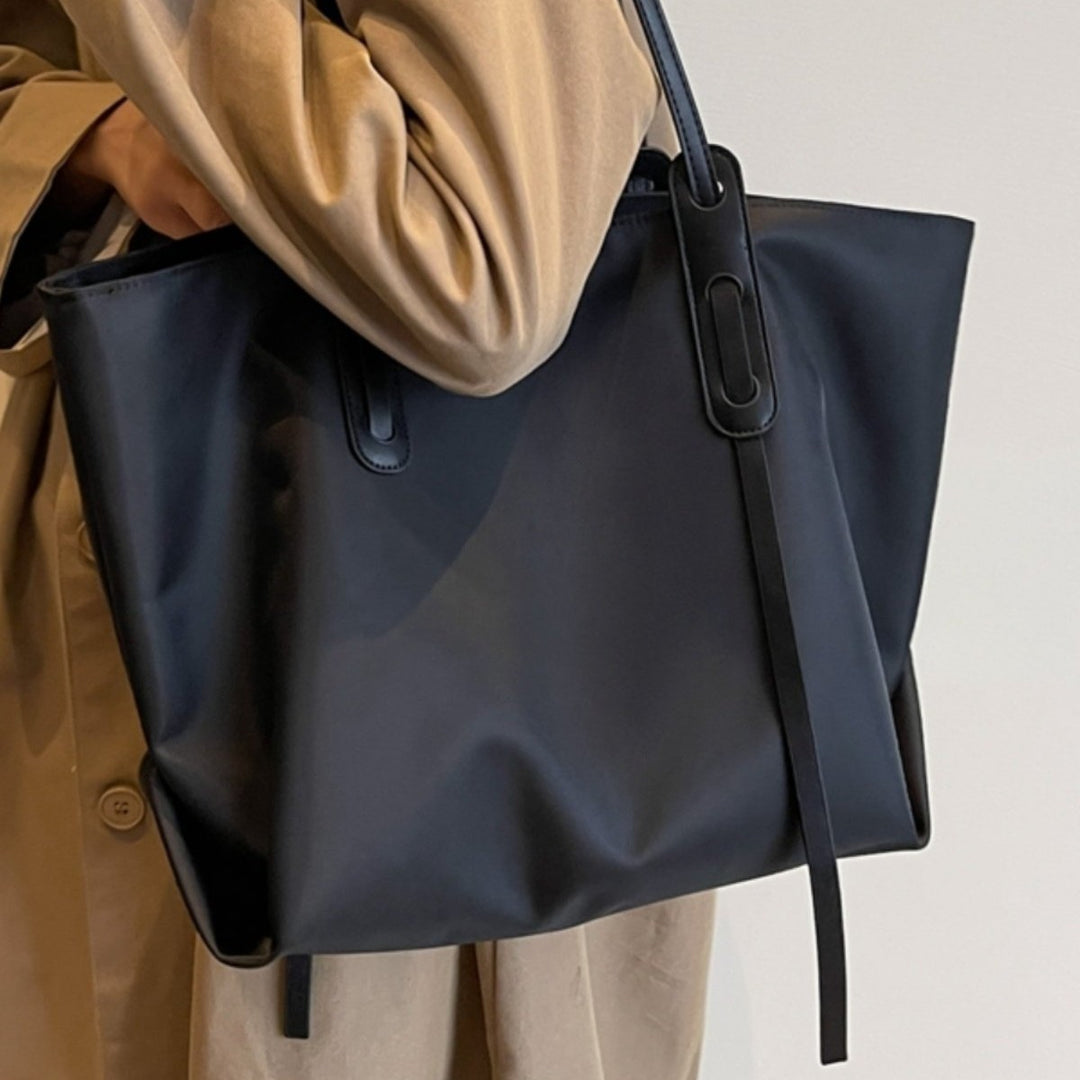 Schlanke Minimalistische Tragetasche Karnz