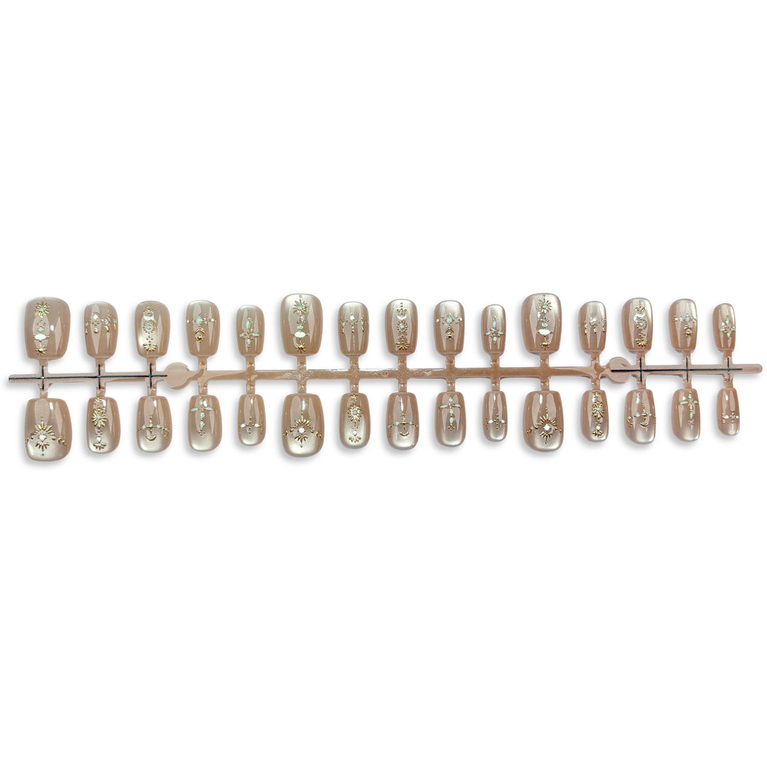 Dekoratives Press-On Nagelkunst-Set mit eleganten Designs