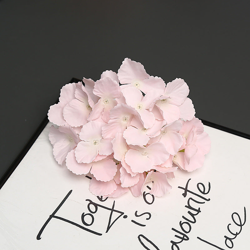 Elegante dekorative Blumenarrangement