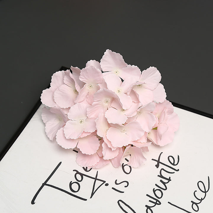 Elegante dekorative Blumenarrangement