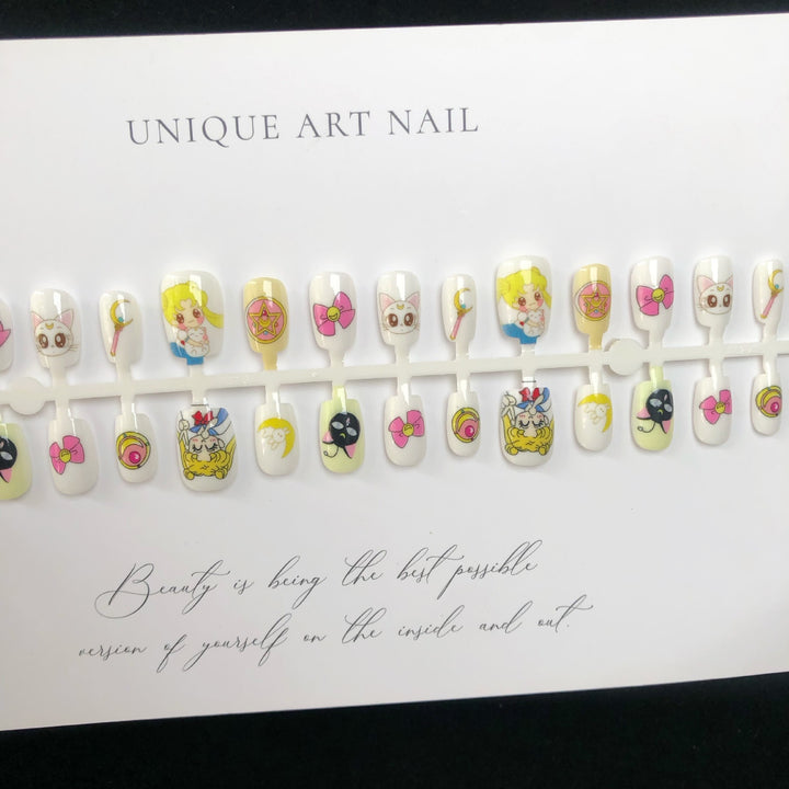Verspielt Charakter-inspiriertes Press-On Nagelkunst Set