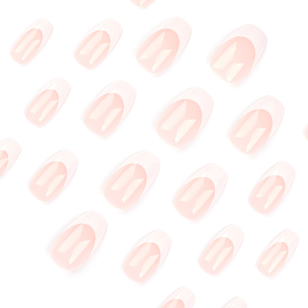 Elegante Nagelkunst mit French-Tip Design Karnz