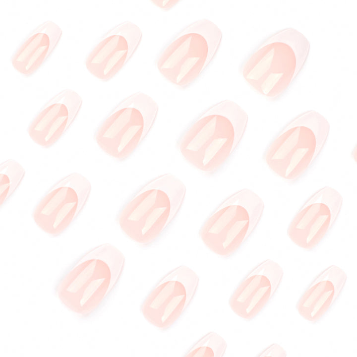 Elegante Nagelkunst mit French-Tip Design Karnz