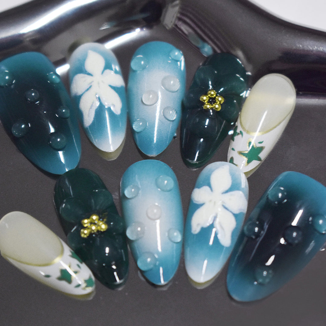 Dekorative Press-On Nagelkunst mit Blümchen-Elementen Karnz