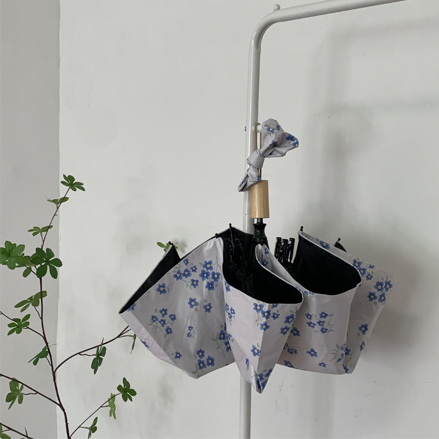 Damen Faltbarer Regenschirm mit innovative Aufbewahrungstasche Karnz