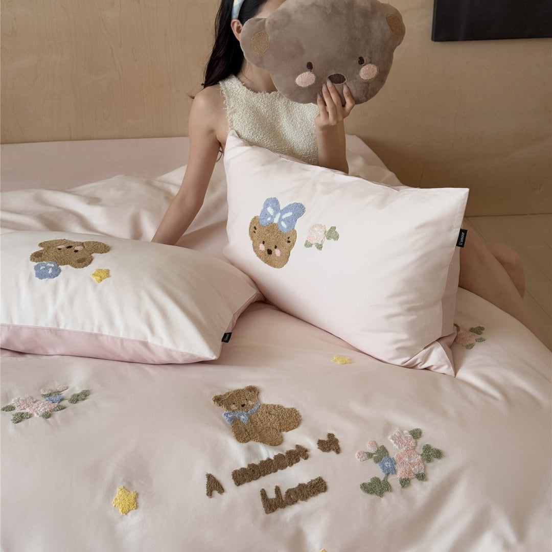 Bestickte Chenille Cartoon Bettwäsche Set mit plüschigem Akzentkissen