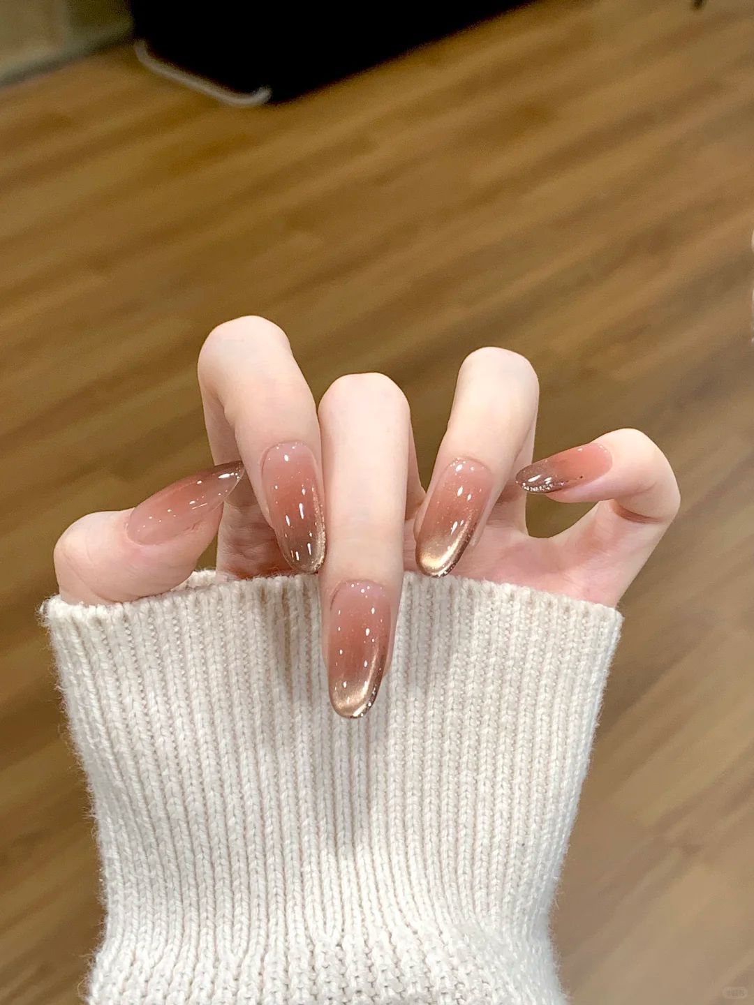 Künstlerisches Herzmuster Nagelkunstverlängerungen Karnz
