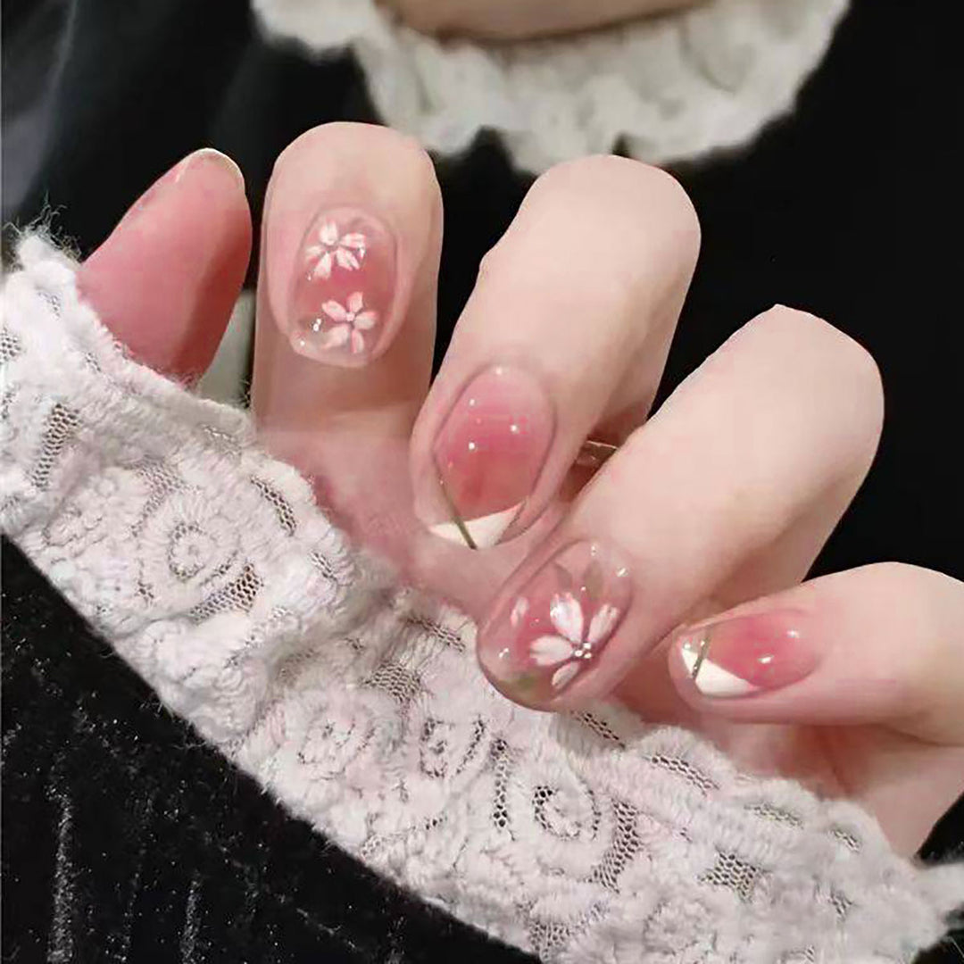 Künstlerisches Floral Nagelkunstdesign