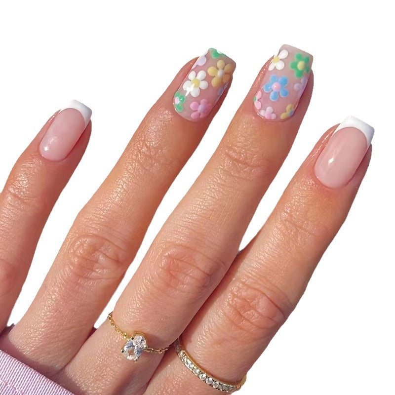 Blumige Französische Tip Press-On Nagelkunst