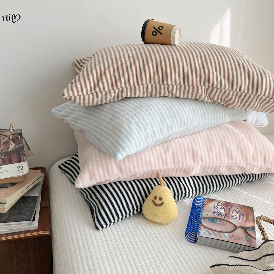 Luxuriös gestreifter Samt Kissenbezug