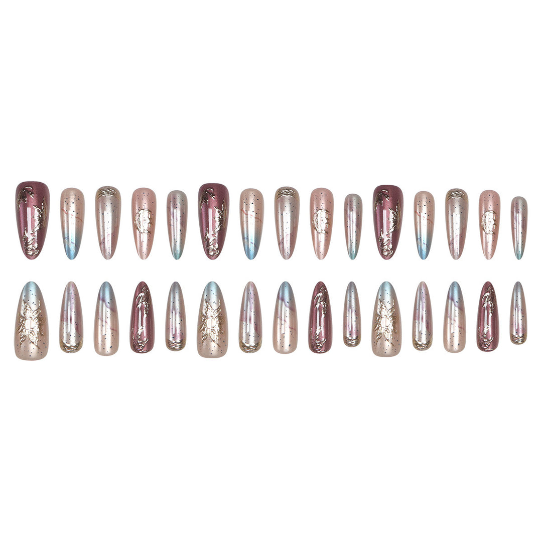Elegante Stiletto Press-On Nagelset mit metallischen Akzenten Karnz