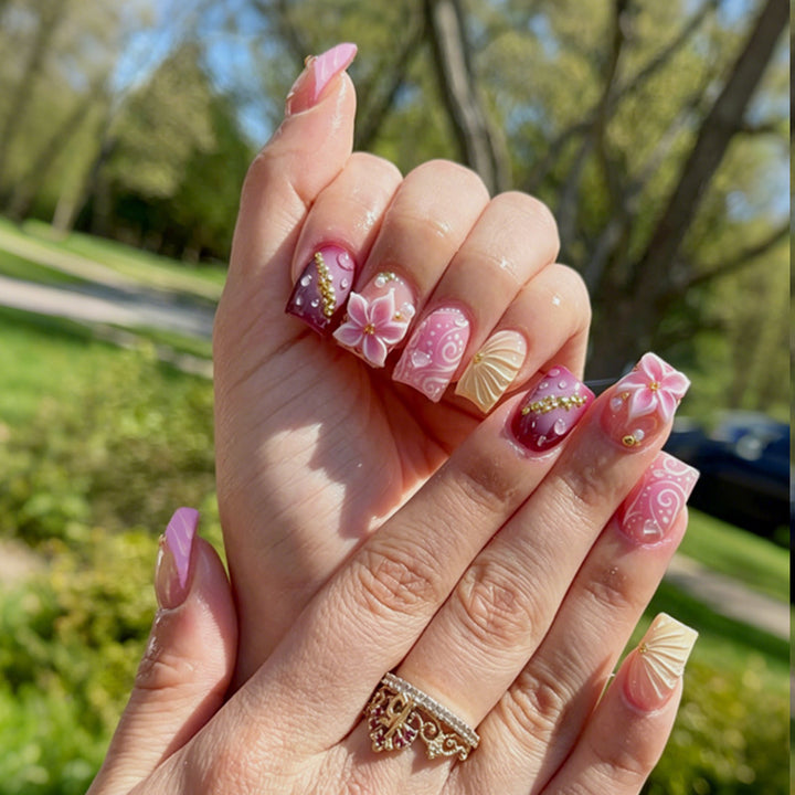 Premium Künstlerische Press-On Nagelset mit Dekorativen Floral-Elementen Karnz