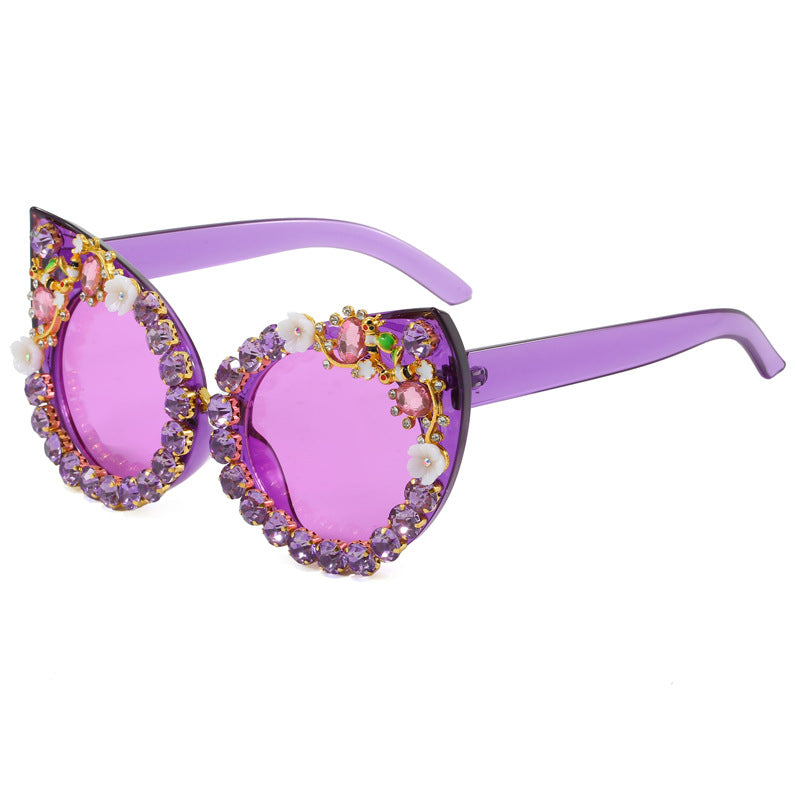 Damen Herzförmige Sonnenbrille mit funkelnden Akzenten Karnz