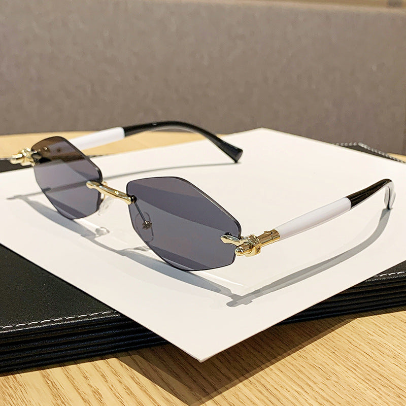 Damen futuristische Sonnenbrille mit übergroßem rechteckigem Rahmen Karnz