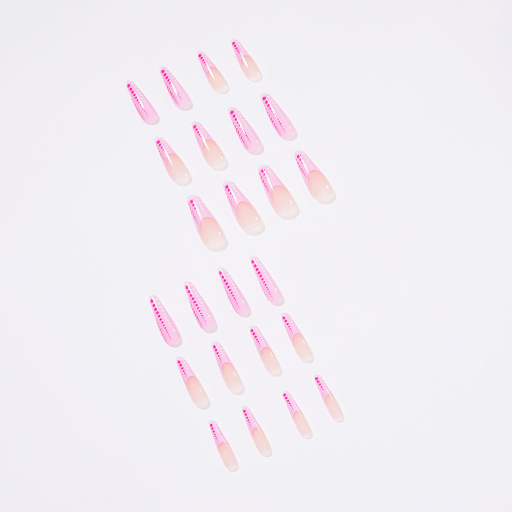 Kunstvolle Nagelkunst mit Gradient- und Punkt-Design Karnz