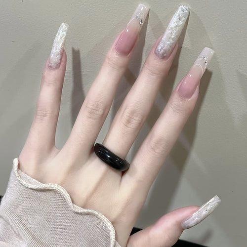 Einzigartige lange Stiletto-Nagelkunstverlängerungen