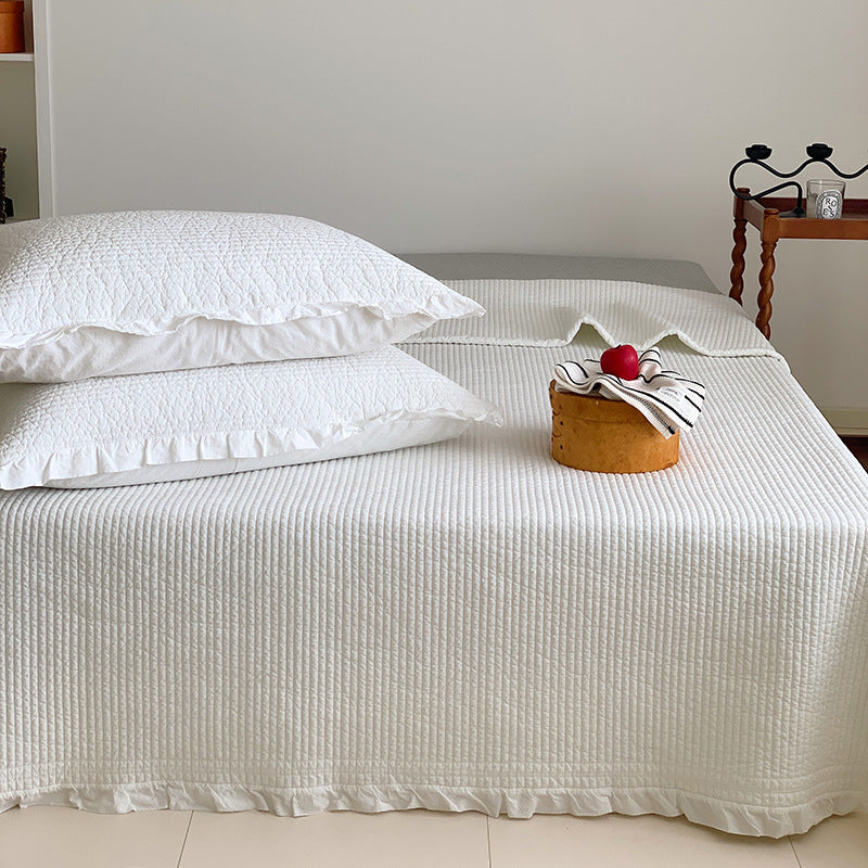 Texturiertes geripptes Steppbett-Überwurf-Set mit Rüschensaum-Kissenbezügen