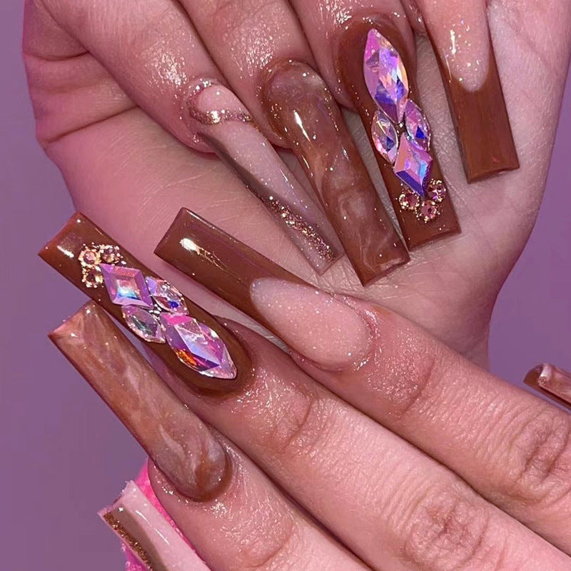 Künstliche Nagelverlängerungen mit eleganten Edelsteinverzierungen Karnz