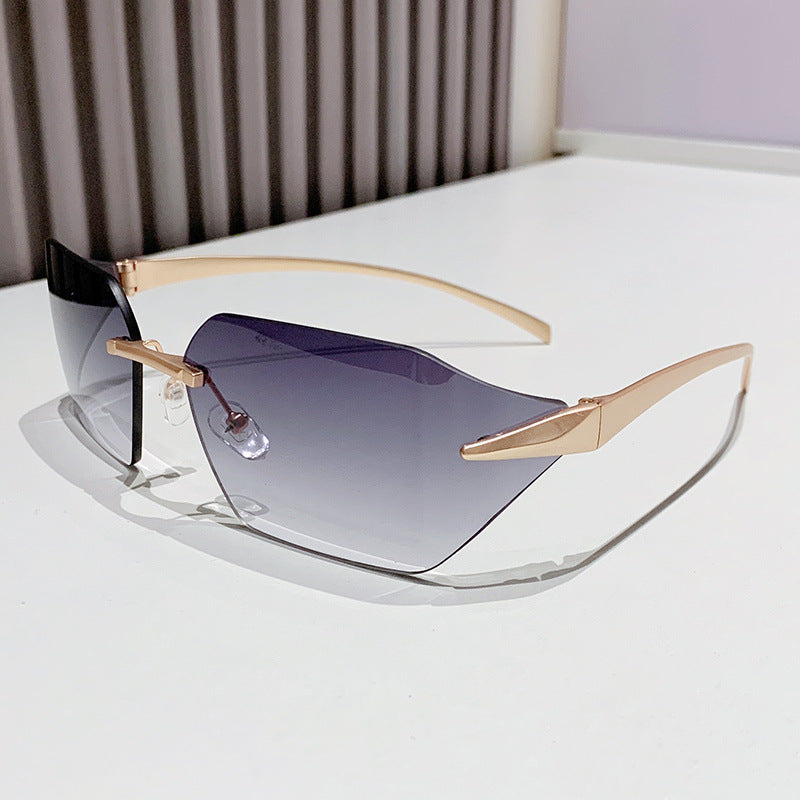 Damen modische quadratische Sonnenbrille mit verziertem Metallrahmen Karnz