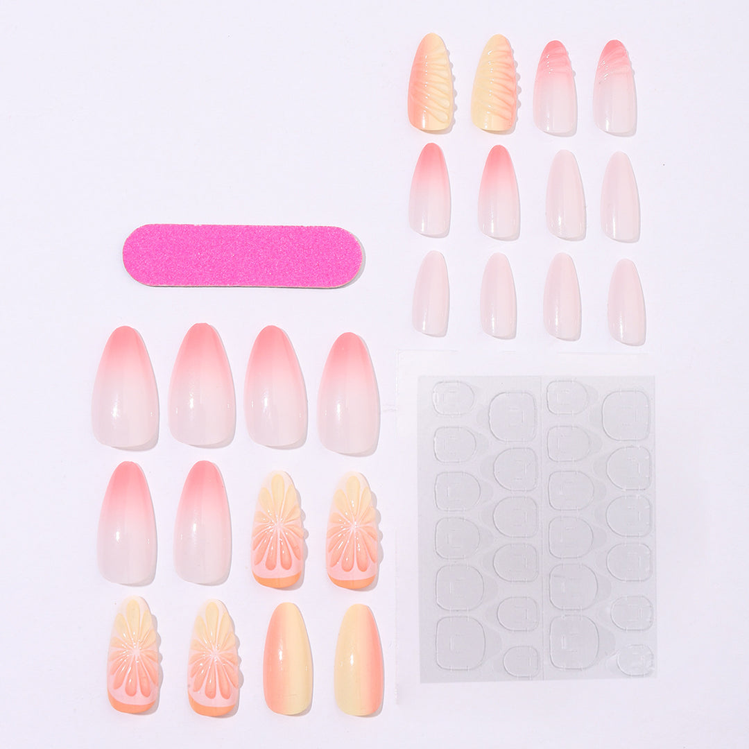 Kreatives Nagelset mit sanften Ombre-Effekten und eleganten Verzierungselementen Karnz